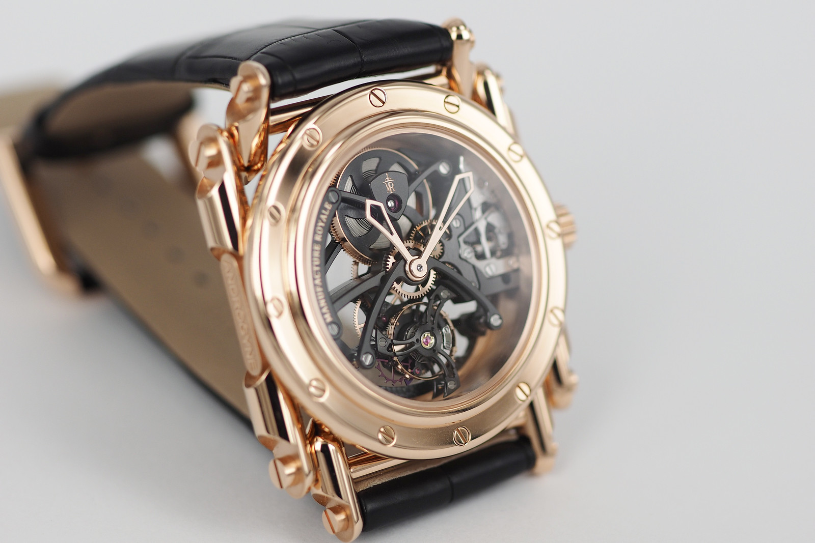Side of Manufacture Royale Androgyne 18K rose gold watch 02